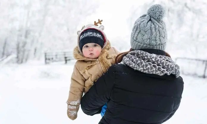 The Benefits of Outdoor Walking for Babies ─ Fresh Air, Sunlight, and Bonding